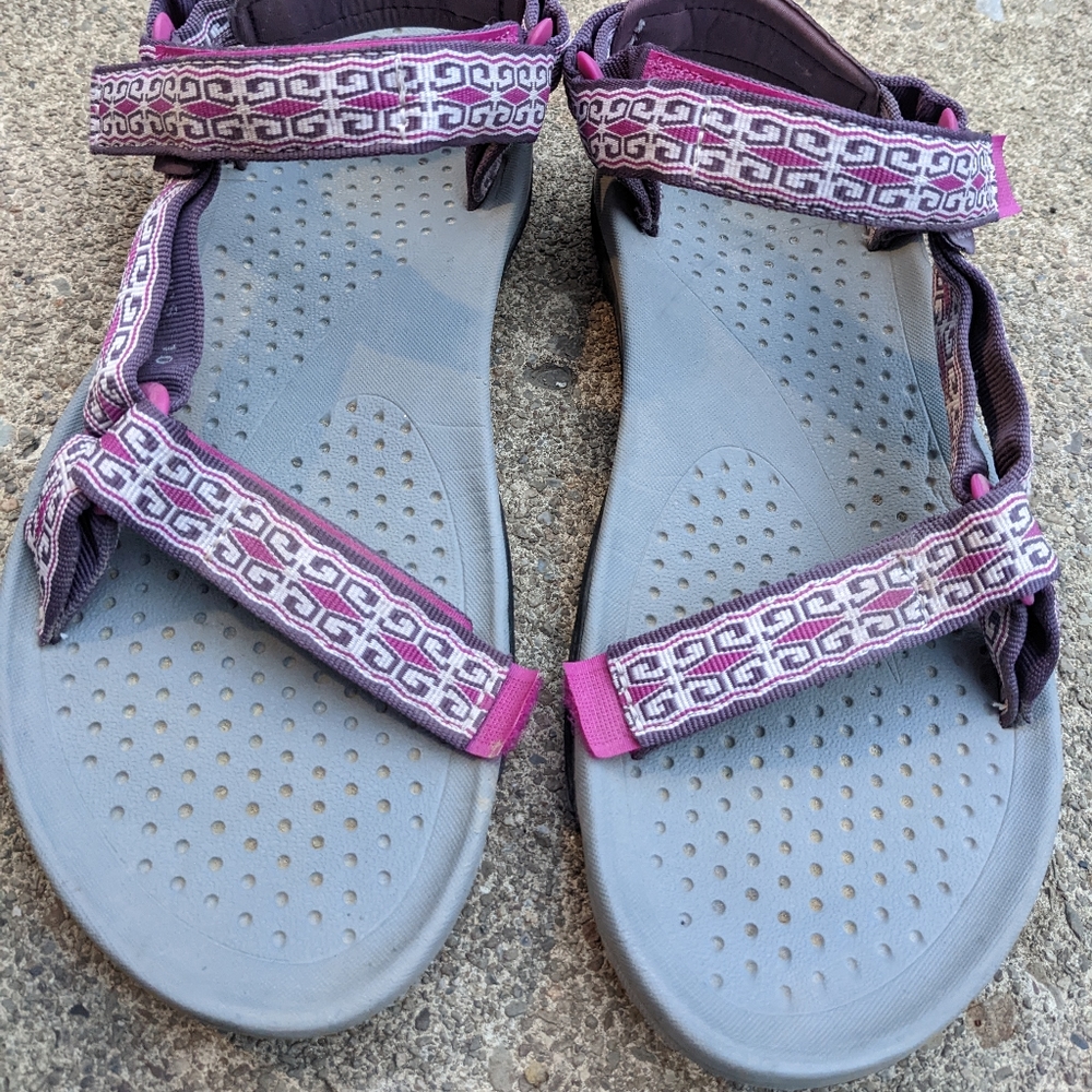 Women's Teva Sporty Strappy Sandals Size 10